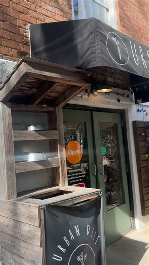 Shakera Boaw on Instagram: "Hidden gems. Vegan lifestyle. Did you know Savannah, GA is full of plant-based spots that really hit? Good food, good energy, and a whole vibe for vegan travelers."