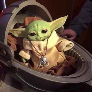 El animatronic de Baby Yoda más adorable ahora puede ser tuyo por tan solo 70€ 🤩 CONSÍGUELO YA AQUÍ ➡️ http://tidd.ly/43b59731 Esta nueva figura interactiva de The Child es de Hasbro y ha sido presentado hoy en New York #themandalorian #RiseOfTheMerch #StarWars Star Wars | More Magic