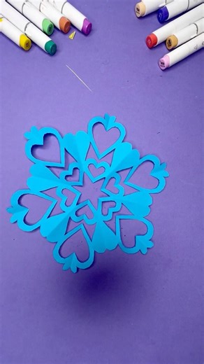 Easy Paper Snowflakes - How to make Snowflakes out of paper #papersnowflaketutorial
