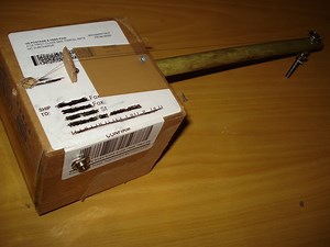 The Incredibly Simple Cardboard Box Electric Diddley Bow / Cajon