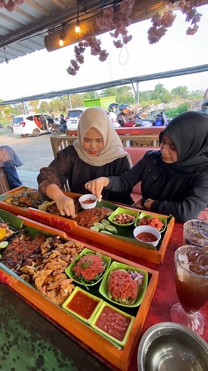 Kuliner dgn Menu Melimpah di Lombok, Harganya Ramah di kantong Dapoer Yulia Pantai Cantik Lombok | Taufik RS