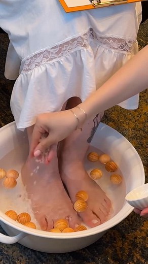 ASMR TWIX•HEAD SPA QUEEN OF JAPAN👑 on Instagram: "Your Japanese session is waiting for you to book😍 #tokyo #asmr #asmrsounds #tokyotokyo #japan #shibuya #massage #headspa #massageintokyo"