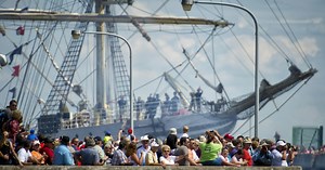 Tall ships wow crowd of thousands in Duluth
