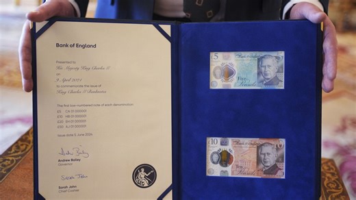 Les nouveaux billets de livres sterling présentés au roi Charles III