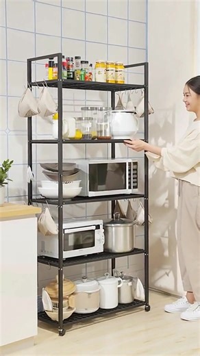 省スペース設計の6段式キッチンラックで、鍋や食器、調味料などの小物をまとめて収納できます。組み立てが簡単で、キッチンの空間を有効活用できる便利なアイテムです。