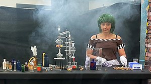 Iconic Oompa Loompa from Willy Wonka Experience turns life around