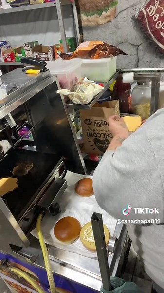 Lanchonete: Preparando Combos e Smash Burgers