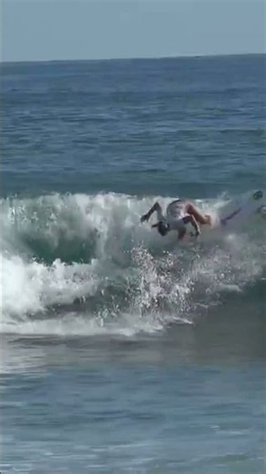 Entrenamiento de Katya Wirsch en la previa del Surf City ISA World Junior Surfing Championship