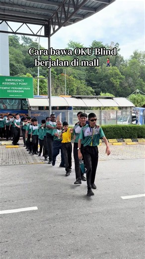 Biasa yang akan guide dekat depan kita akan letak murid yang B2 (rabun teruk) atau B3 (rabun sederhana) untuk jadi guide dekat depan 👨🏻‍🦯 #blind #pendidikankhas #sekolahpendidikankhas