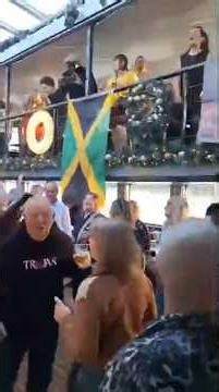 London Reggae Xmas Party Boat - Great Music, dancing and Plenty Alcohol #dance #party #raggaemusic