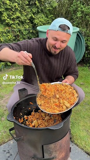 Plov im Kazan: Herzhaftes Gericht mit Schweinenacken