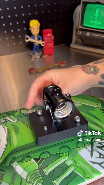 Making a Fallout Skateboard Lamp: DIY Craft Tutorial
