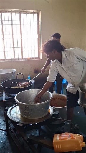 ஊதுங்கடா சங்கு on Instagram: "Tag That Thoda😂Nadungi #instalike #instagood #instalove #instareels #instalovers #insatagram #yt #instafood #ytshorts #inta"