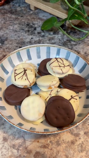 Ritz Crackers make some of the Best Cookies ? #fyp #foodie #recipe #afterschool