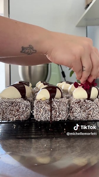 Delicious Lamingtons with Chocolate Ganache Recipe