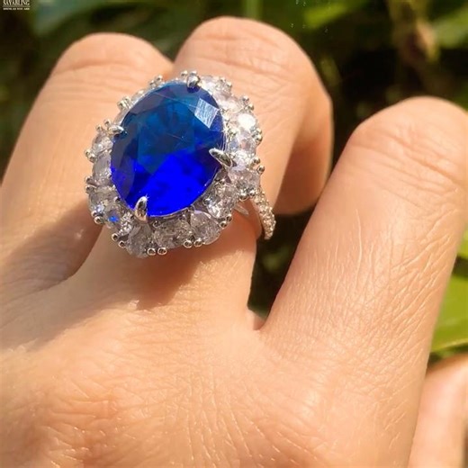 Sayabling 9.3ct Oval Cut Blue Sapphire Halo Cocktail Ring