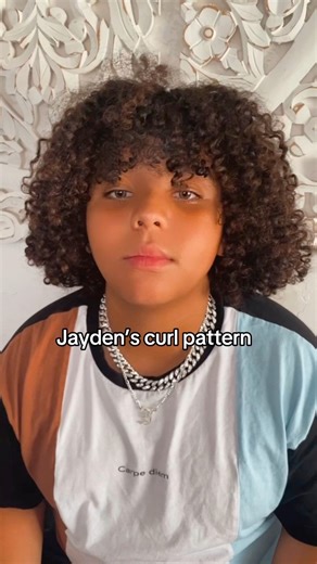 142K views · 2.2K reactions | A frequent question I get so here it is殺 What’s your curl pattern? I love them all mine is wavy no where near as curly as all my babies curls  #fbreels #reelsvideo #babies #curlyhair #hairgoals #siblings #trend #trendingreels | StephanieRenee | Facebook