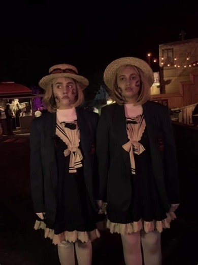 mood swing! - @Tulleys Shocktober Fest @Yaz🐆 @Lucie Ella 🇿🇦✨🤍 #tulleysshocktoberfest #tulleystwins #tulleys #fyp #twins { Tulleys shocktoberfest, Tulleys, Twins, Tulleys twins, funny, halloween, scary }