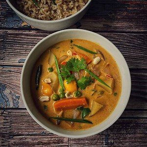 Massaman Curry – Vegan Recipe With Homemade Curry Paste – Kannamma Cooks
