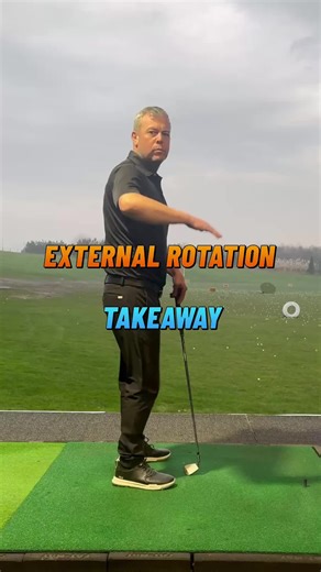 TAKEAWAY 🆚LIMITED SHOULDER An option if you have limited external right shoulder mobility is to allow the trail elbow to move slightly back and around your ribcage. This helps the hands travel deeper without moving into external rotation. This movement is often referred to as the “lawn-mower move”similar to the motion of starting an old lawn mower where the trail elbow moves back behind you while the hand moves inward. 🌱🏌️ 🔄 Creates hand depth for those with limited flexibility 🎯 Maintains 