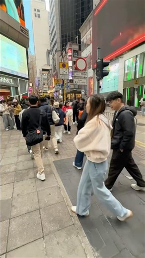 Walking at Central Hong Kong #vibes #central #hongkong #china #hongkongvibes