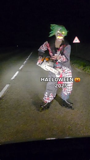 9M views · 22K reactions | Aucun danger réel, c'est juste un jeu d'acteur pour Halloween ! Un délire de clown avec une scène effrayante, mais que du fun et des effets ! #halloween #halloween #acting #miseenscène #beauvais ##france #bufilming #paris | Bufilming | Facebook