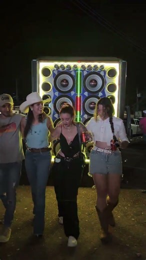 due cute girls and boys last night time meet our girls friend#sweeton#coolgirls#viral#foryou#fydance