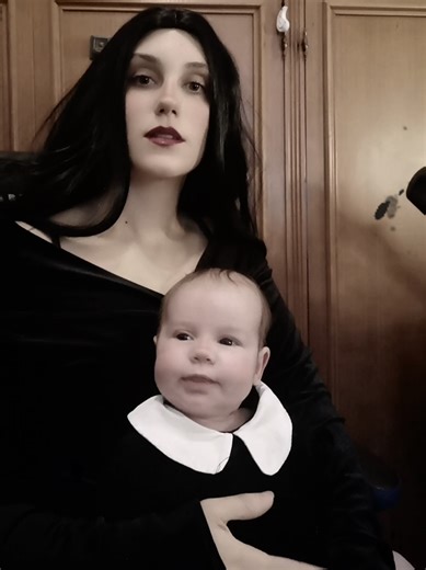 Happy Halloween! 👻🎃🦇 Diana's outfit: @KILLSTAR #theaddamsfamily #morticiaaddams #wednesdayaddams #fyp #foryou
