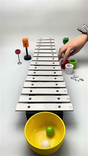 Ball Roll Music on Xylophone #asmr #asmrsounds #satisfying