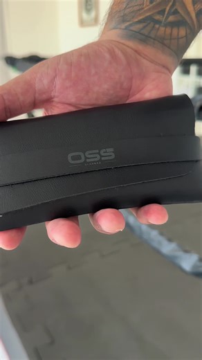 STOP... 🫵 Estilo, conforto, leveza e rotina. Um óculos que não é só um produto. Vai muito além. Já adquiriu o teu? ➡️ Clique no link da bio e compre já o seu! Acesse www.ossglasses.com.br #oss #oculosdesol #ossglasses #oculos #artesmarciais