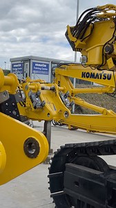1M views · 11K reactions | Komatsu's K100 quick change boom system allows the operator to swap booms without leaving the safety of the cab. All hydraulic and electrical connections are coupled automatically. | RPA Media | Facebook