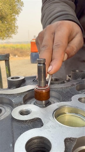 Mastering Head Spring Lock Tutorial assumbled #shortsfeed #engine #head #valve #lock #hotfix #skills