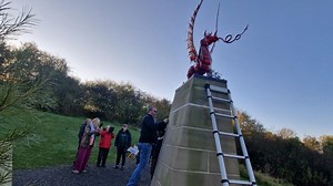 Le dragon de Mametz, symbole du courage gallois, a retrouvé son piédestal