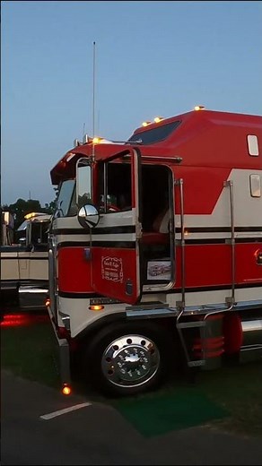 Classic Kenworth K100 w/ matching reefer trailer #kenworth #diesel #truck #trucklife #custom #k100