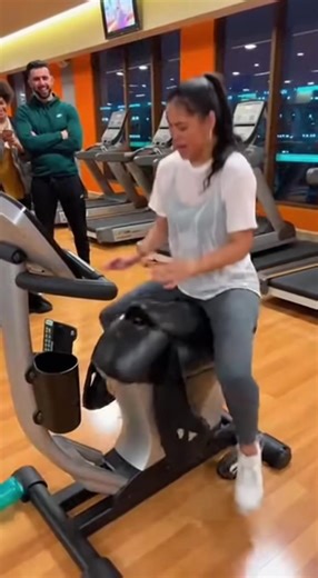 A runaway mechanical car was speeding around the gym! The woman's reaction had everyone in stitches 🤣🐎 #fypシ #tiktok