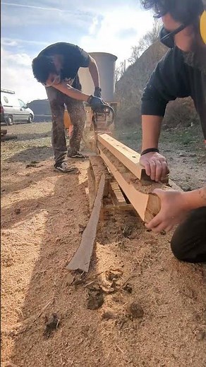 Hizo estas TABLAS super rectas con MOTOSIERRA 🌲