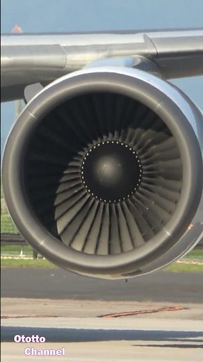独特な音を奏でるエンジン音 #engine #boeing767 #出雲空港