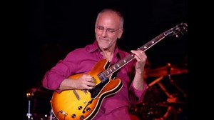 Larry Carlton - Room 335 - Guitar Backing Track (bpm fix ver)