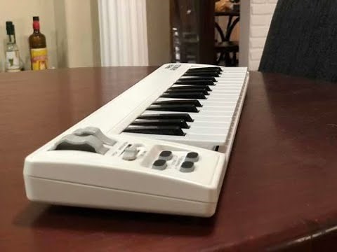 CONTROLADOR MIDI AKM320