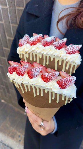 じゅかな𓌉大好物は高カロリー【Japan Food Trip】 on Instagram: "Let’s make this hidden gem viral🍫 ⁡ Specializing in super crispy homemade crepes, @crepe_espresso_and_reiwa ’s crepes are not only beautiful, they are low-key THE BEST crepes I have ever had! ⁡ The “strawberry chocolate white melt(1600yen)” is a winter limited menu with a freshly baked chocolate shell🍫 ⁡ It’s filled with homemade chocolate, fresh milky cream, strawberries and biscoff cookies before finishing it off with more fresh cream and straw