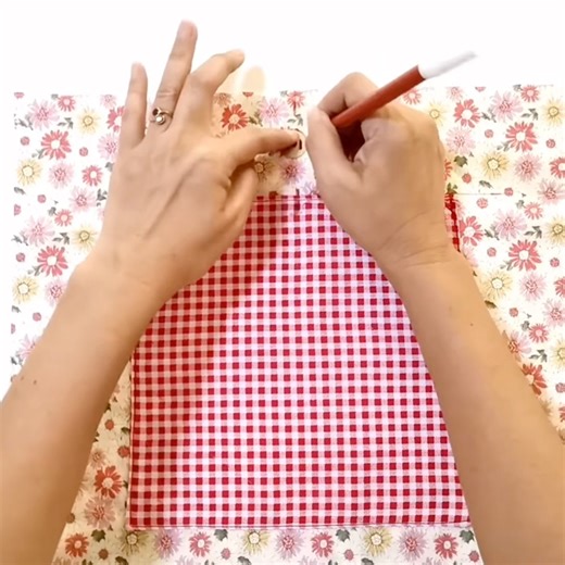 8.7K views · 209 reactions | How to make recycled denim tote bag | sewing | easy | tutorial #online #handmade #bag #DIY #tutorial | SisterQuilt | Facebook