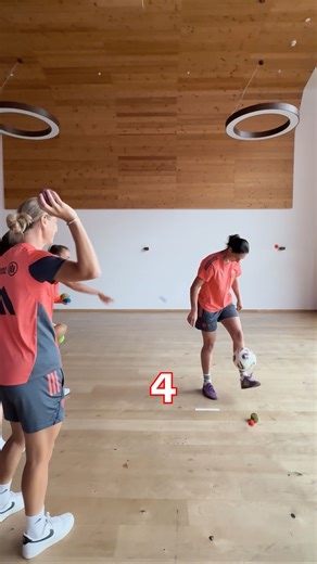 Who’s taking the crown in the Distraction Challenge?! 😁 Klara, Georgia, Mala or Tuva? 🤔 | FC Bayern Frauen