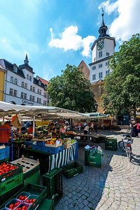 42 reactions · 16 shares | Lust auf frische Waren, saisonales Obst und Gemüse, regionale Wurst- und Fleischwaren, Bioprodukte, Käsespezialitäten, Backwaren, Blumen und vieles mehr? Dann auf zum Jenaer #Wochenmarkt! www.jenakultur.de/maerkte  dienstags, donnerstags und freitags von 07 - 17 Uhr  samstags 07 - 13 Uhr Bilder: Quelle: JenaKultur, Fotos: C. Häcker #Jena | JenaKultur | Facebook