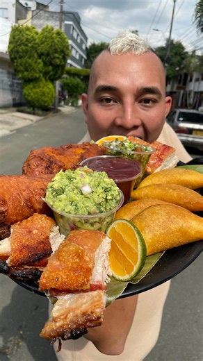 Sacamos una ENTRADA VALLUNA AL ESTILO SATILLOS O QUE 🌶️🥑🥟🥓⁉️👇 ✍️Abiertos todos los días Sede sur cra 40#9-08 Cambulos Calle42norte#4n-184 flora Cali 📍 📱3218414839 DOMICILIOS y recoger tienda o pide por RAPPI y DIDI Redes sociales @satillosfamilyy @sebasatillos #cali #col #food #gastronomia #recetas #chef #salchipapa #chicharron #empanadas | Satillos Family