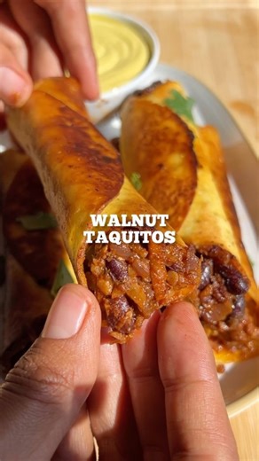 Vegan Tips on Instagram: ""GET The Complete Plant Based Cookbook - Over 200+ Delicious Vegan Recipes Including 30-day Meal Plans" =>> LINK IN BIO 🔗 @vegan.tipsvn WALNUT TAQUITOS 🌮 written recipe below ⬇️ by @Jacobking Crispy, rolled tacos with a meaty filling made from crushed walnuts - give it a try and enjoy! 👇🏾ingredients👇🏾 -4 garlic cloves -1 large red onion -1 tsp smoked paprika -1 tsp cayenne pepper -1 tsp dried oregano -1 tsp cumin powder -1 tsp garlic + onion oowder -1 tbsp tomato