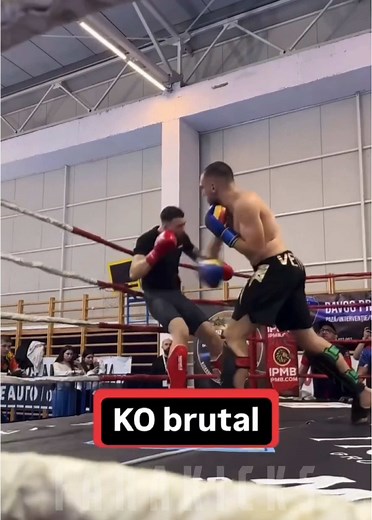 Boxer vs Muay Thai: Intense Training Showdown