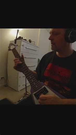 Using my Kirk Hammett flying V to play a Metallica solo! @MartinBryan #kirkhammett