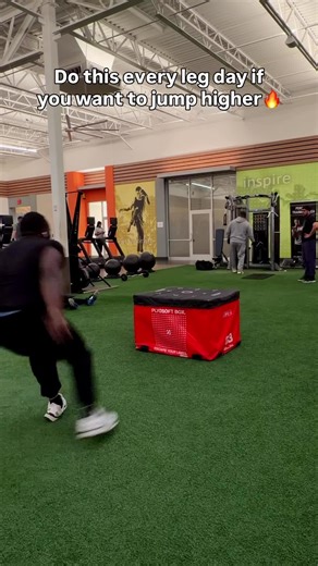 Want to jump higher? It starts with building explosive power AND strength. Box jumps train your fast twitch muscles. Heavy squats build the foundation. Do both every leg day. Save this and follow for the full vertical jump program. 🎵 Music by me 💪 #VerticalJump #ExplosiveTraining #Plyometrics #BoxJump #LegDay