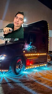 175K views · 4.1K reactions | FREIGHTLINER CASCADIA WATERMELON AZUL PLASTINOVA APUNTANDO AL SUELO PARA EL REFLEJÓ DE LUZ | GC Tracto Accesorios | Facebook