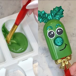 2M views · 7.8K reactions | The Grinch Chocolate Cakesicle !  | Simple | Facebook